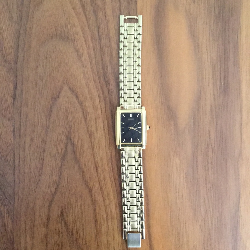 Men’s Seiko gold watch